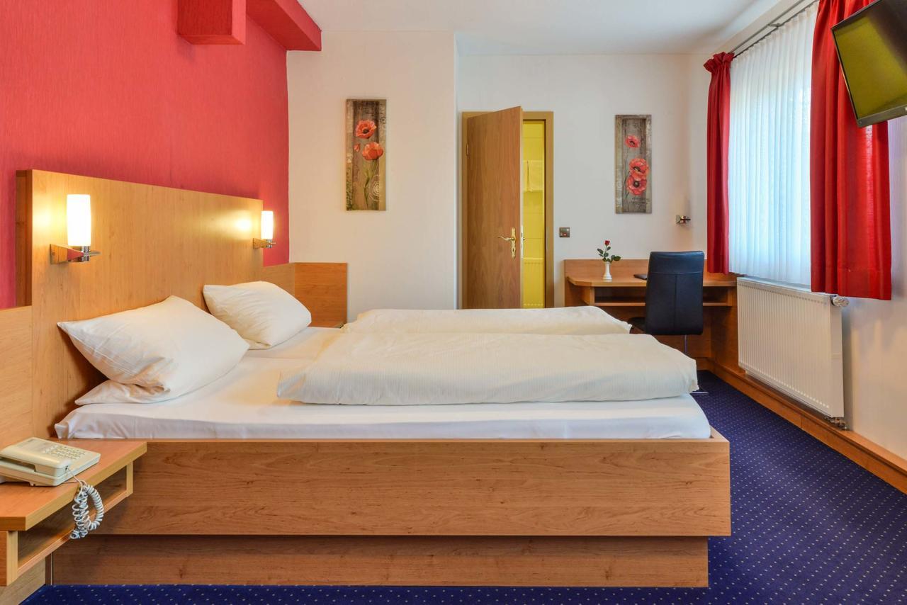 Hotel-Gasthof Rotes Ross Heroldsberg Exterior foto